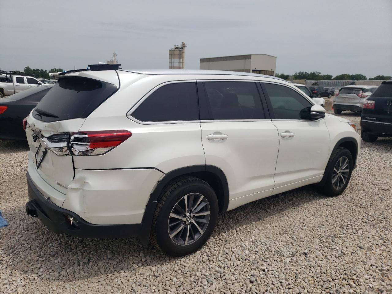 2018 Toyota Highlander Se - Image 3