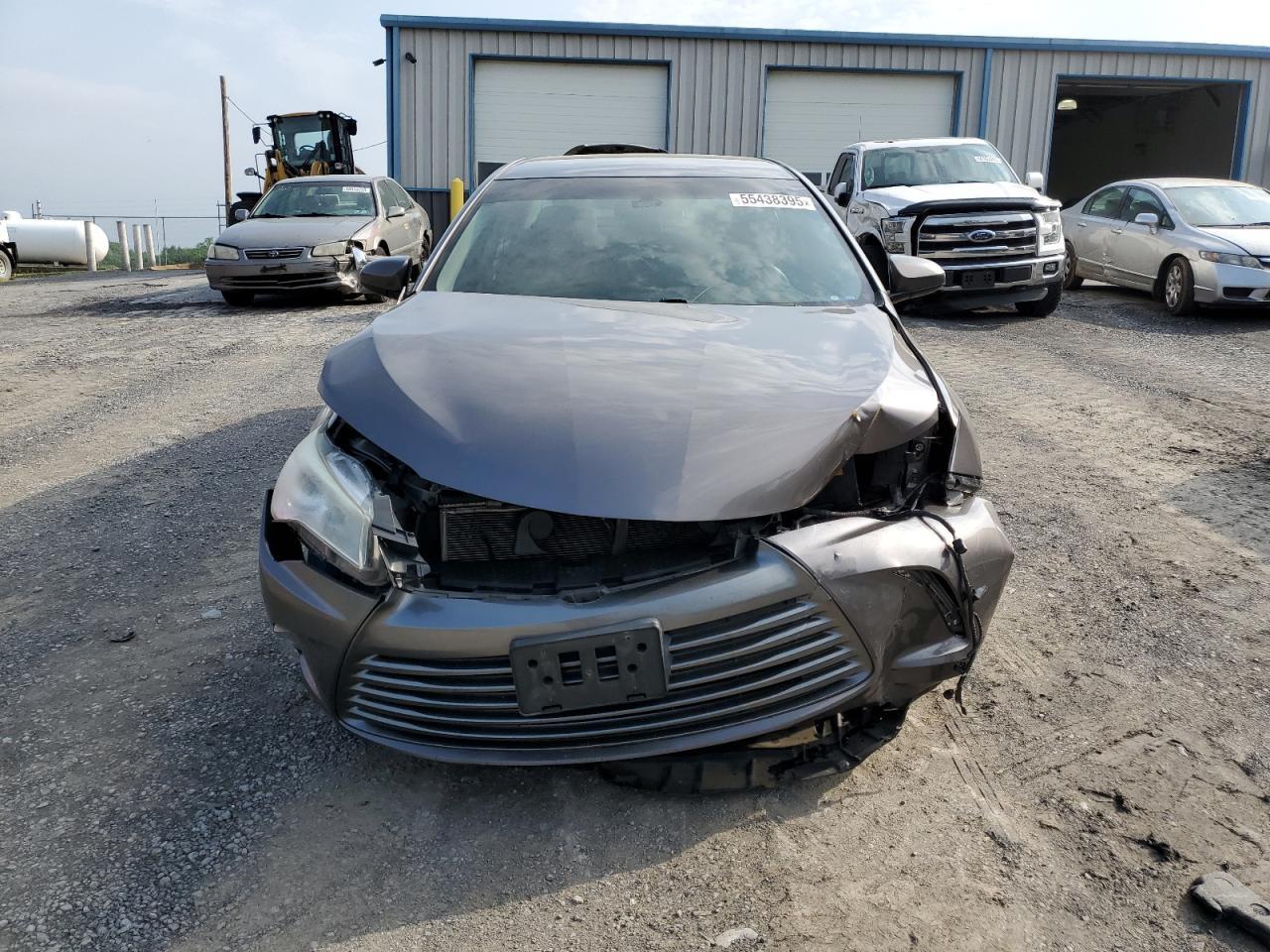 2017 Toyota Camry Le - Image 5