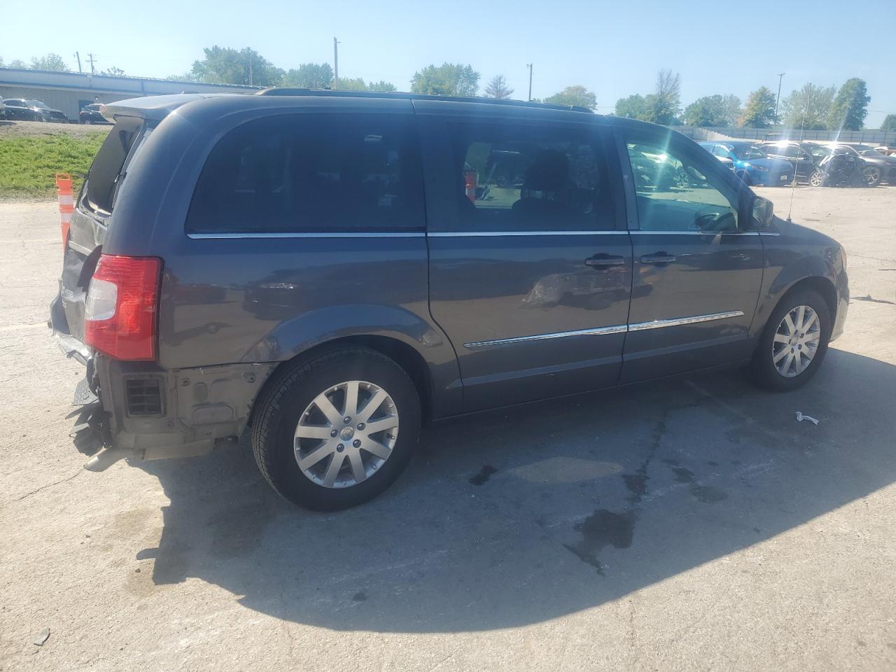 2015 Chrysler Town & Country Touring - Фото 3