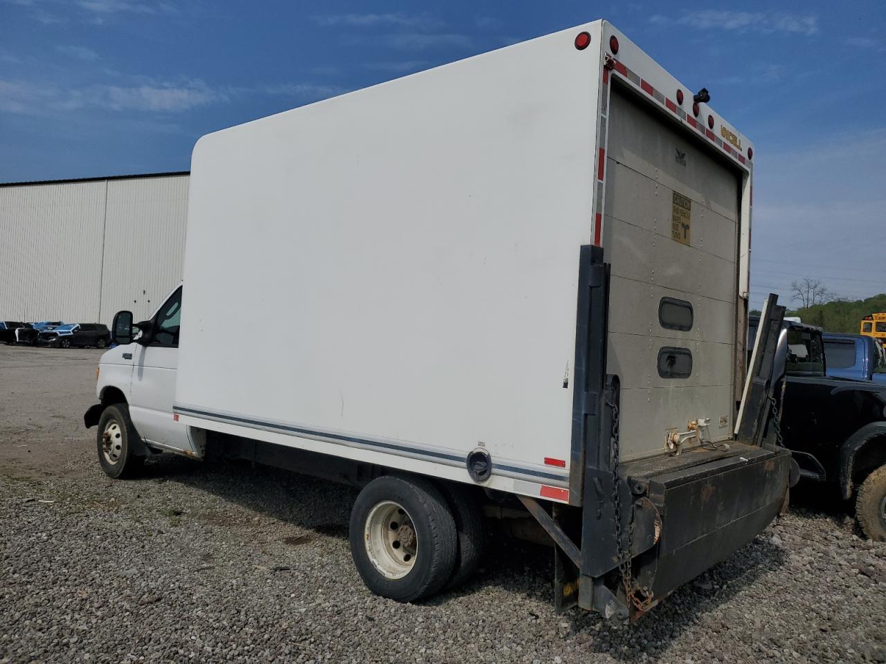 2005 Ford Econoline E350 Super Duty Cutaway Van - Фото 2