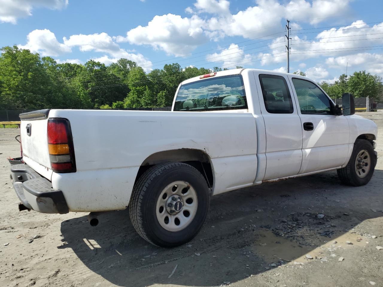 2005 GMC New Sierra C1500 - Image 3