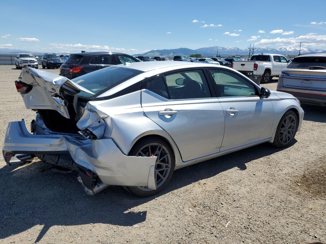 2023 Nissan Altima 2.0 Sr - Image 3