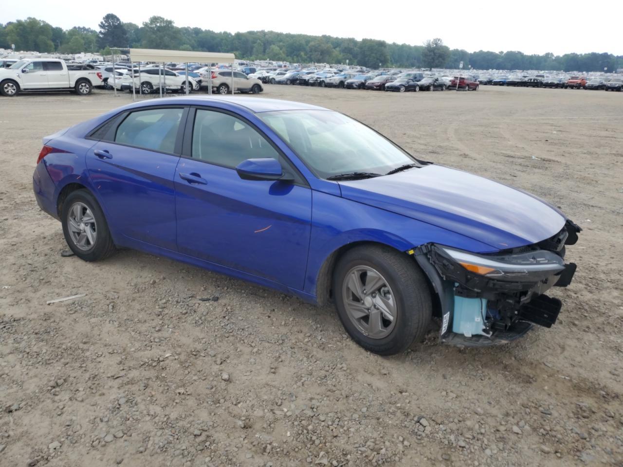 2025 Hyundai Elantra Se - Image 4