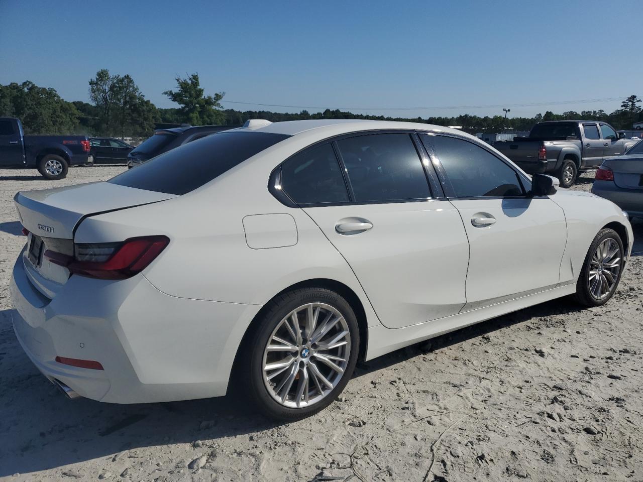 2023 BMW 330I - Фото 3