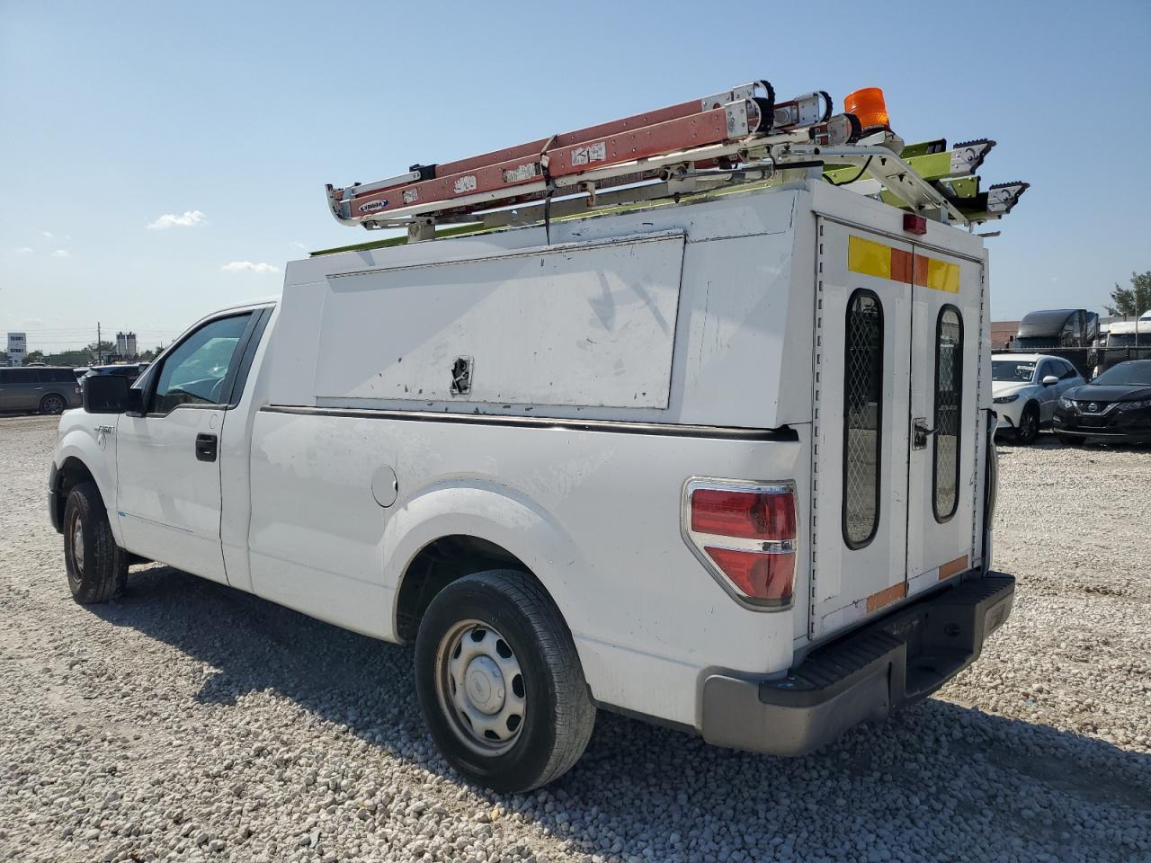 2010 Ford F150 - Фото 2