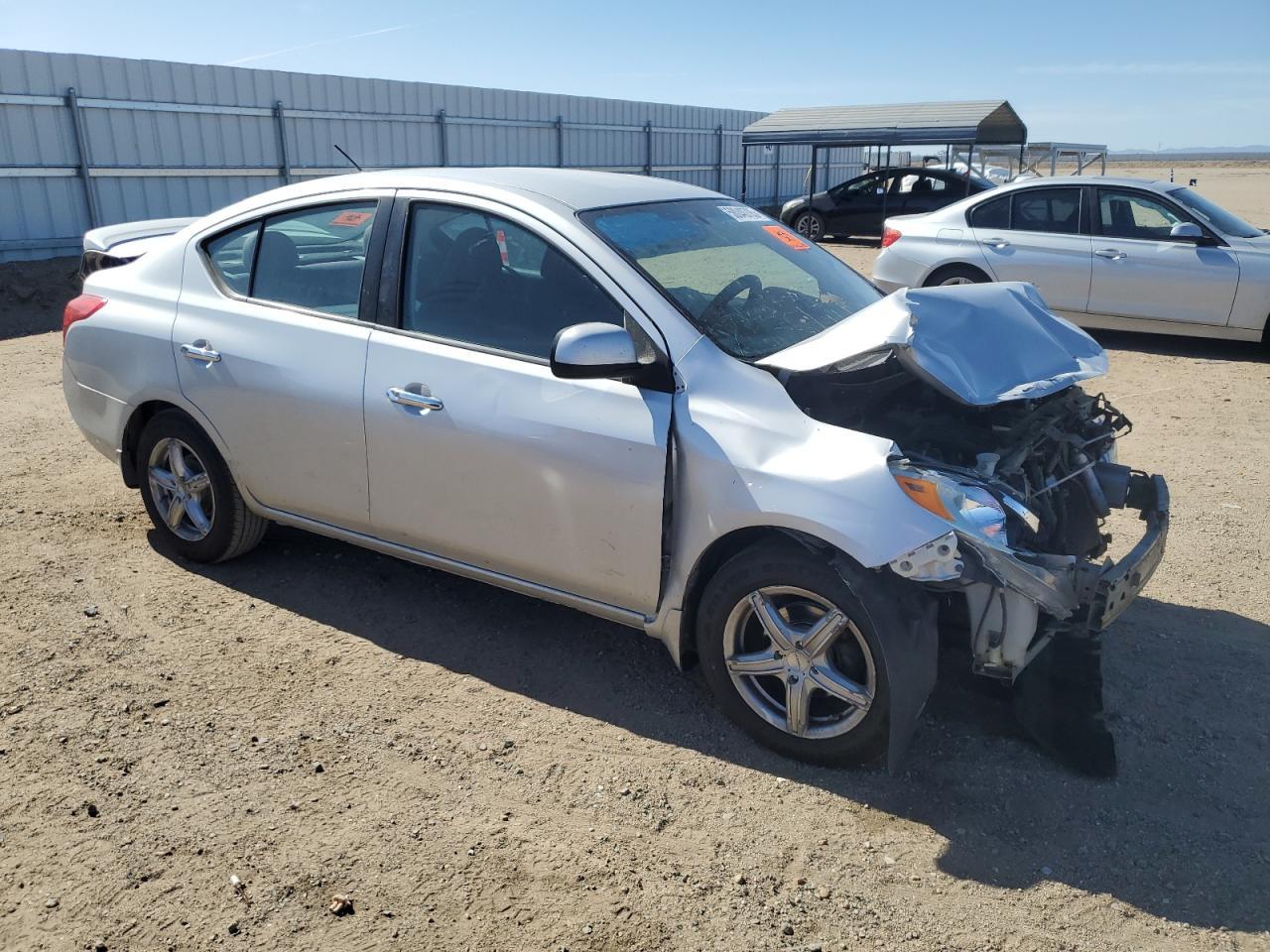 2013 Nissan Versa S - Фото 4