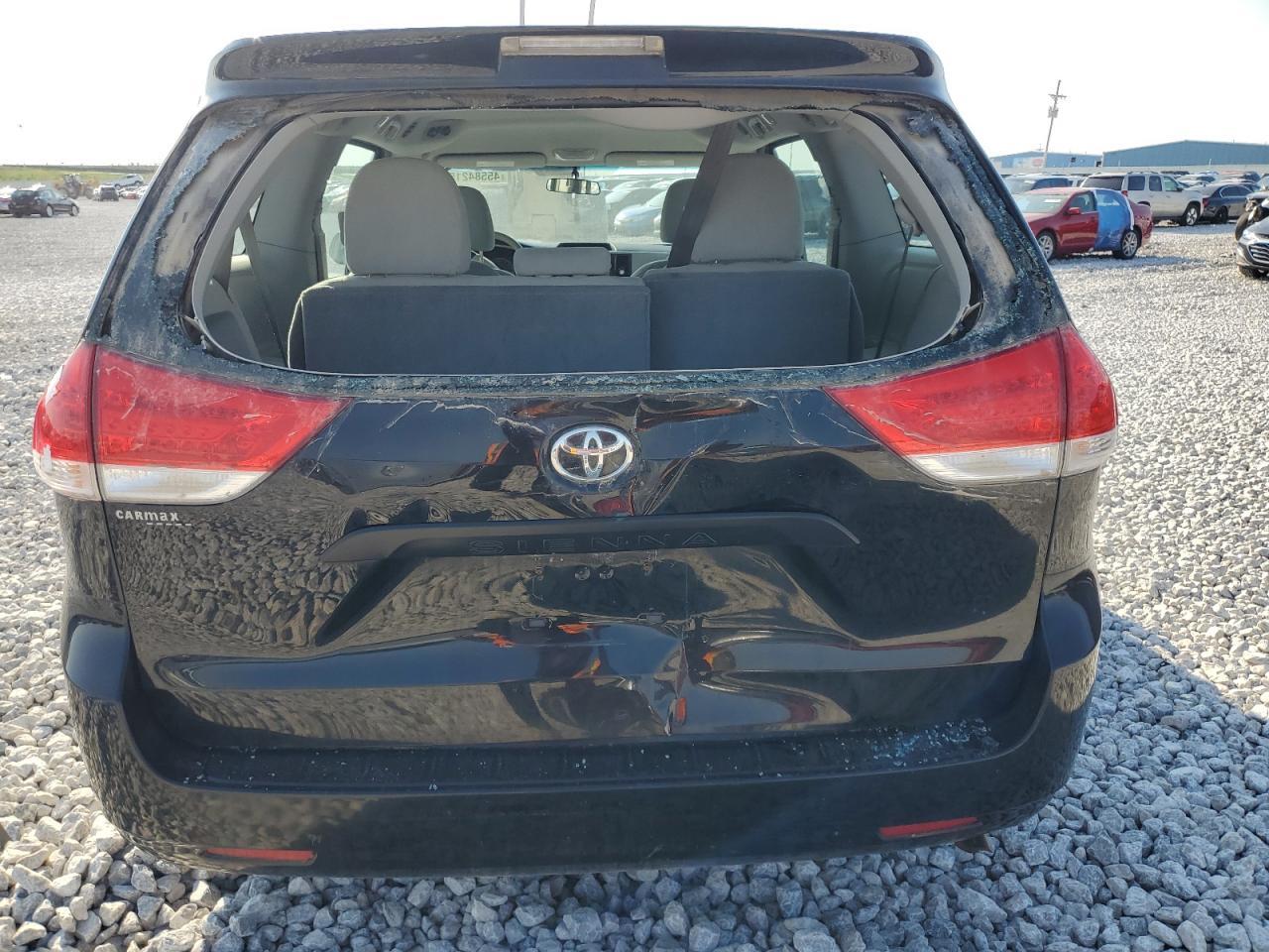 2014 Toyt Sienna - Image 6