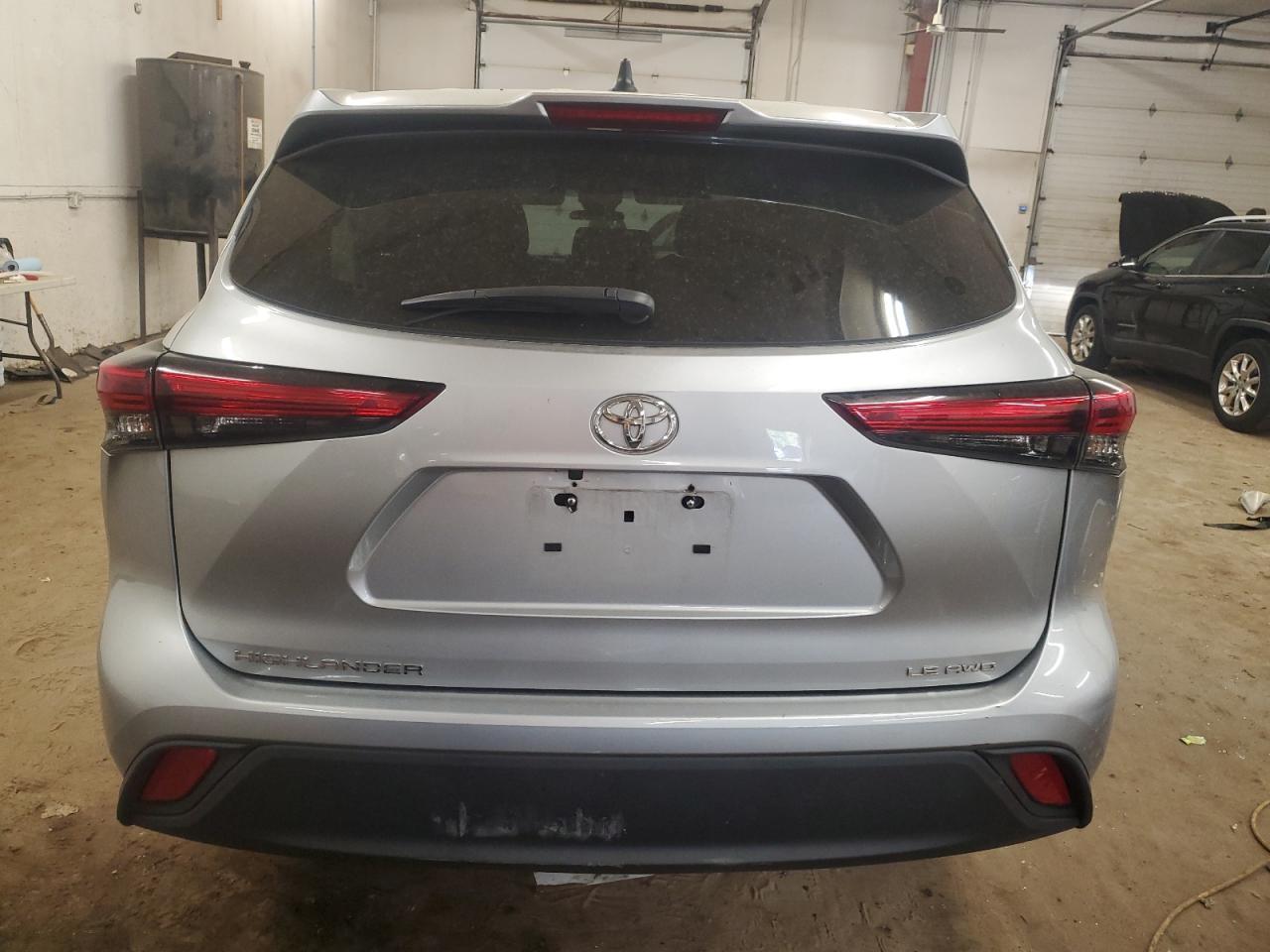2023 Toyota Highlander L - Image 6