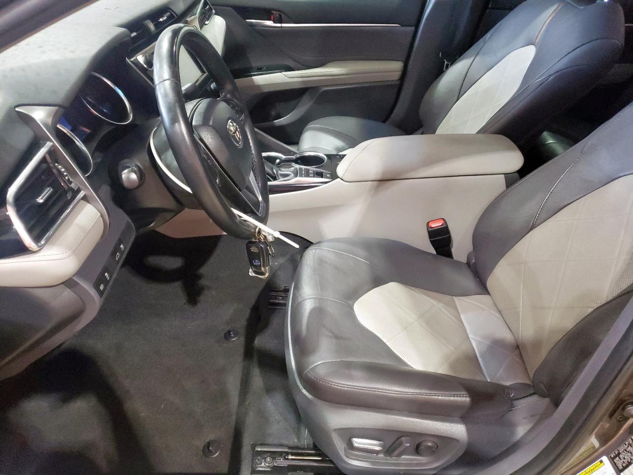 2018 Toyota Camry Hybrid - Image 7