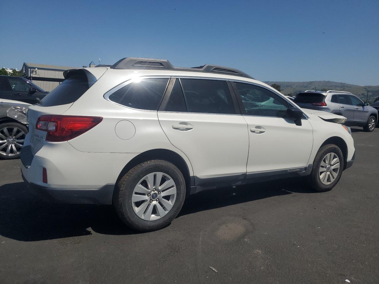 2017 Subaru Outback 2.5I - Image 3