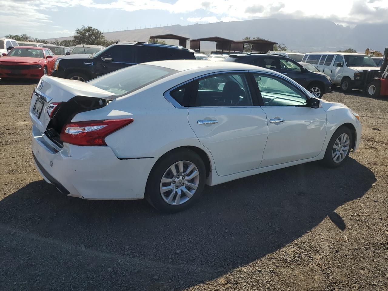2017 Nissan Altima 2.5 - Image 3