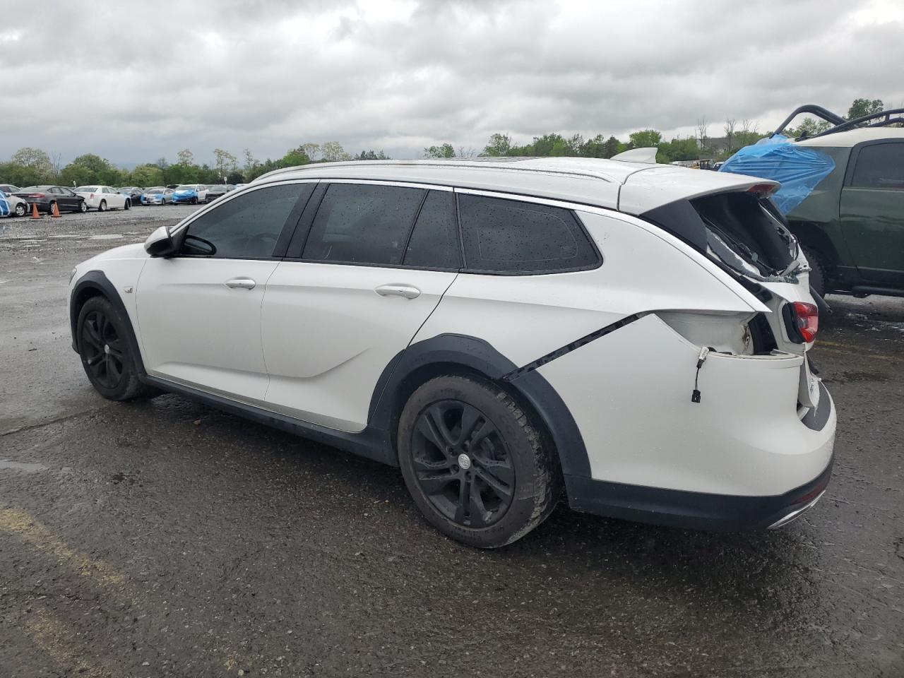 2018 Buick Regal Tourx Essence - Фото 2