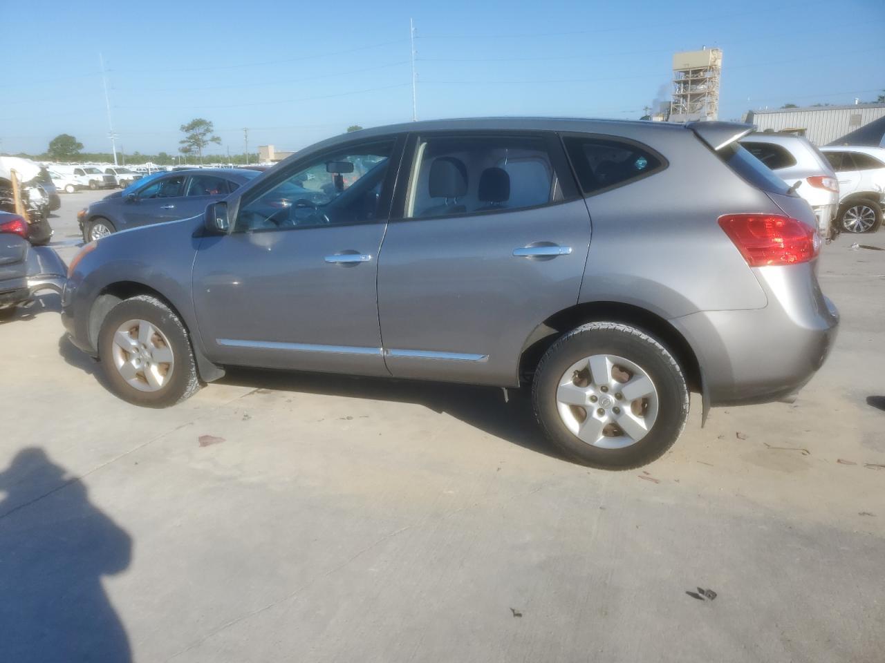 2011 Nissan Rogue S - Image 2