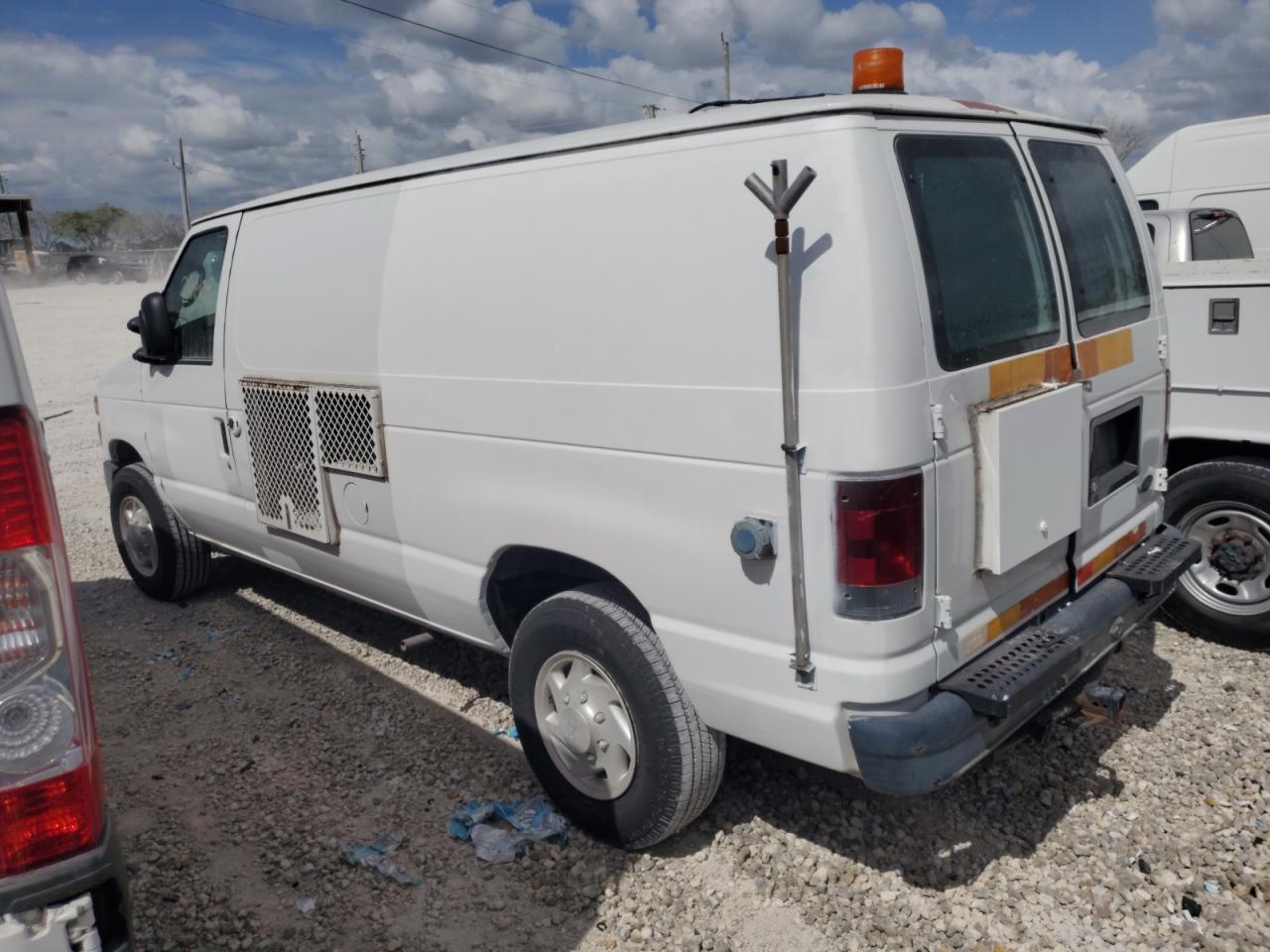 2008 Ford Econoline E350 Super Duty Van - Фото 2