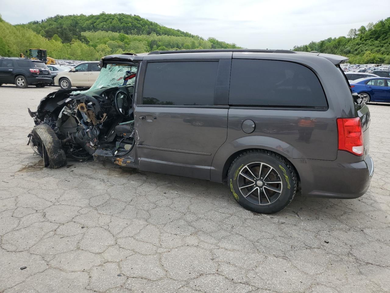 2017 Dodge Grand Caravan Gt - Image 2