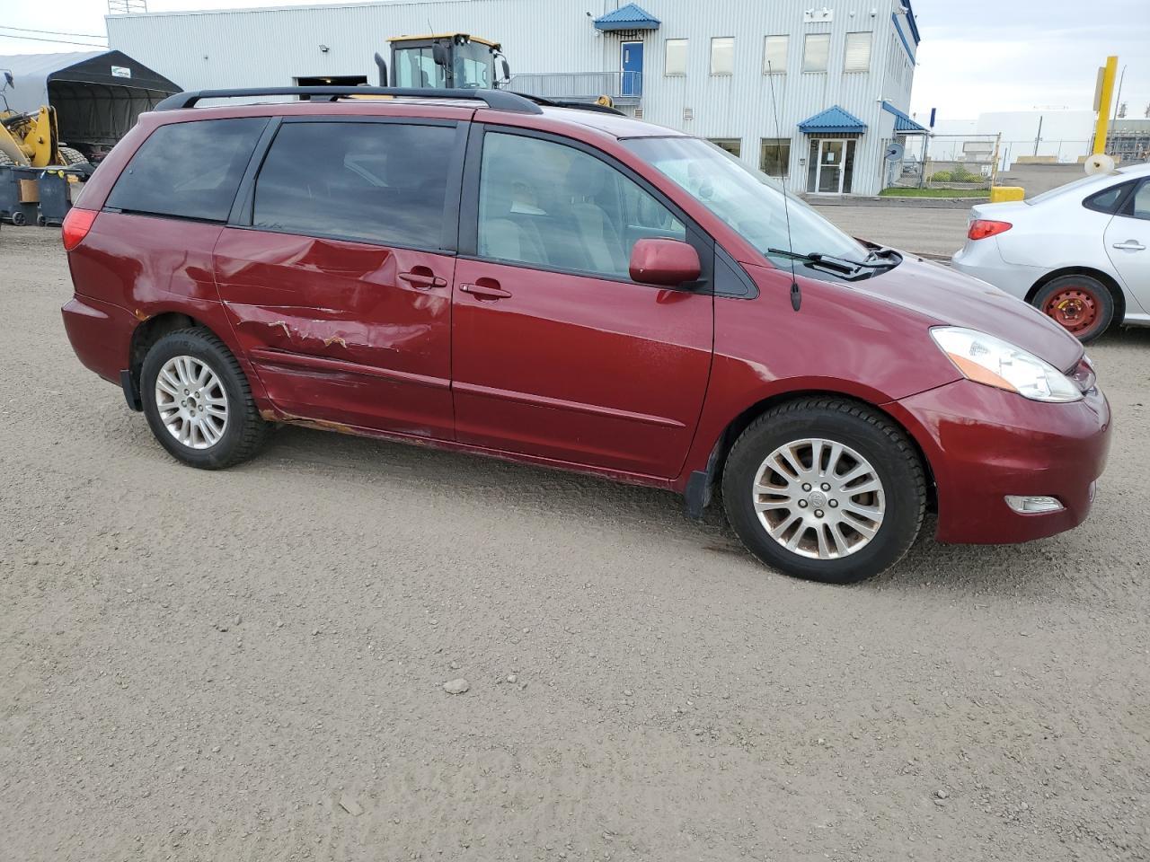2010 Toyota Sienna Le - Фото 4