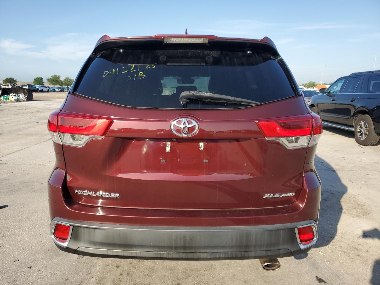 2019 Toyota Highlander Se - Фото 6