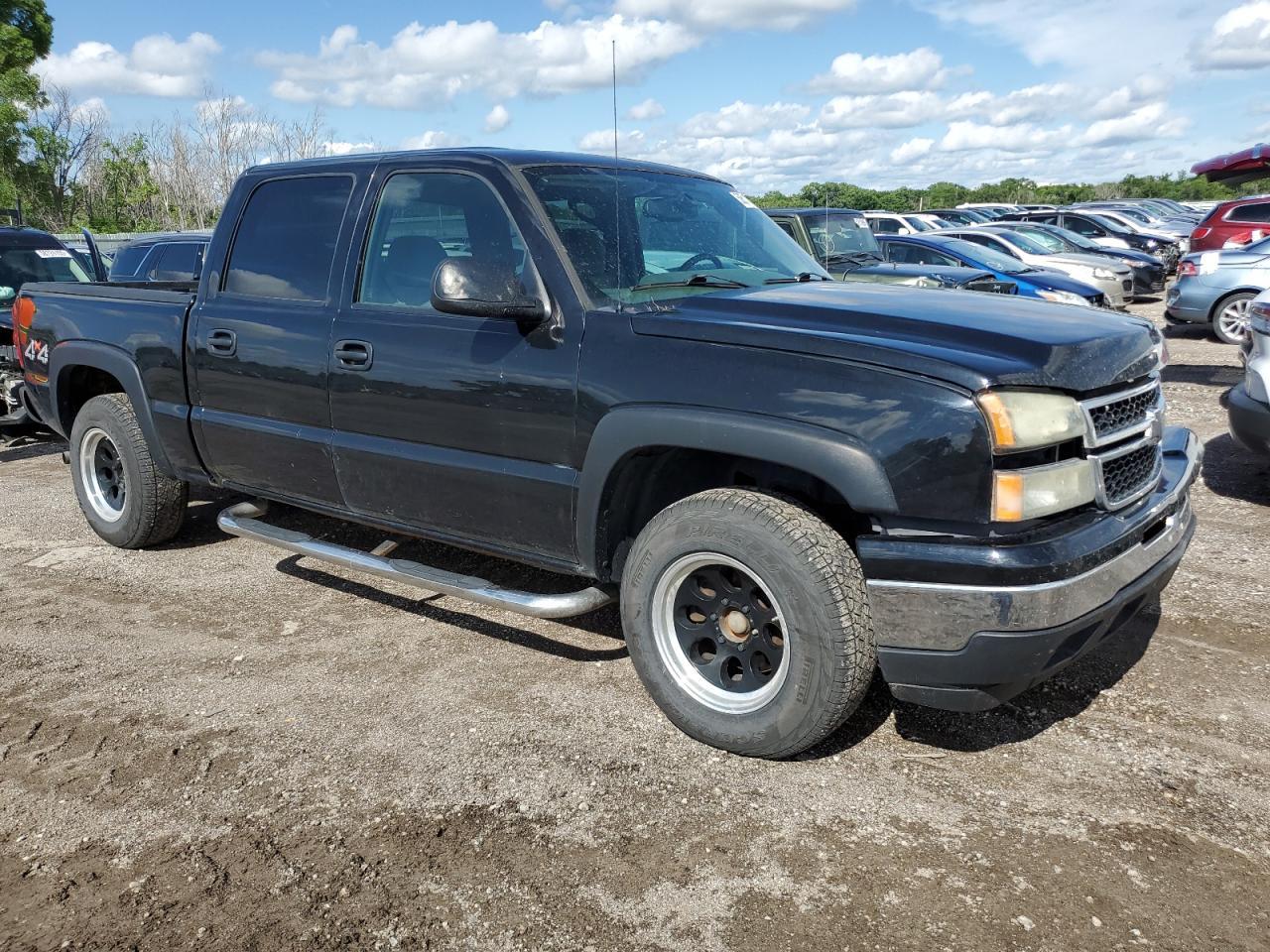 2007 Chevrolet Silverado K1500 Classic Crew Cab - Image 4