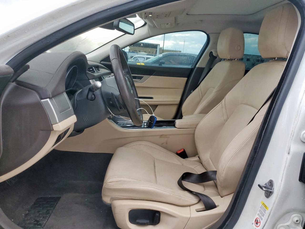 2016 Jaguar Xf Premium - Image 7