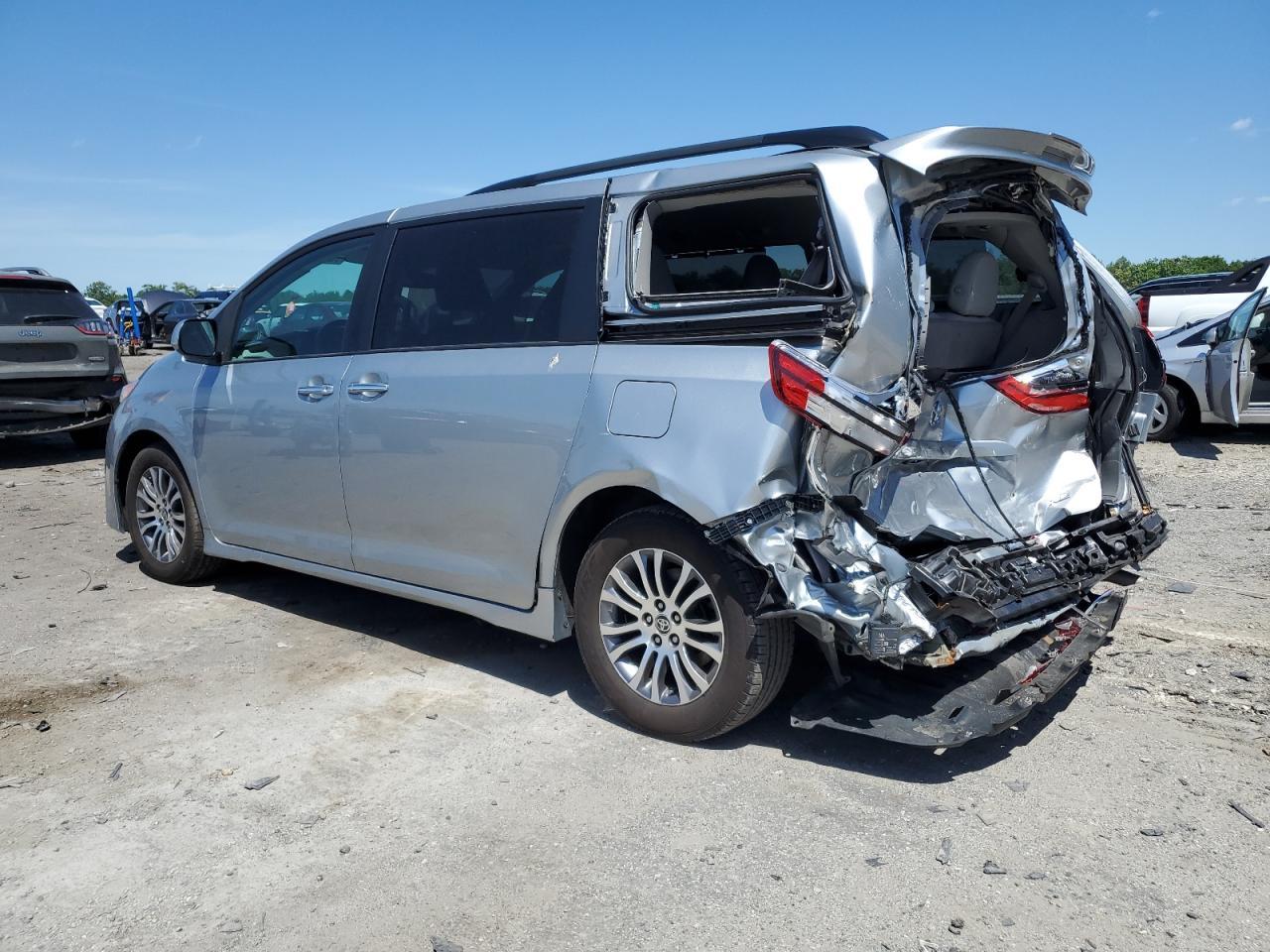 2020 Toyota Sienna Xle 8-Passenger - Фото 2