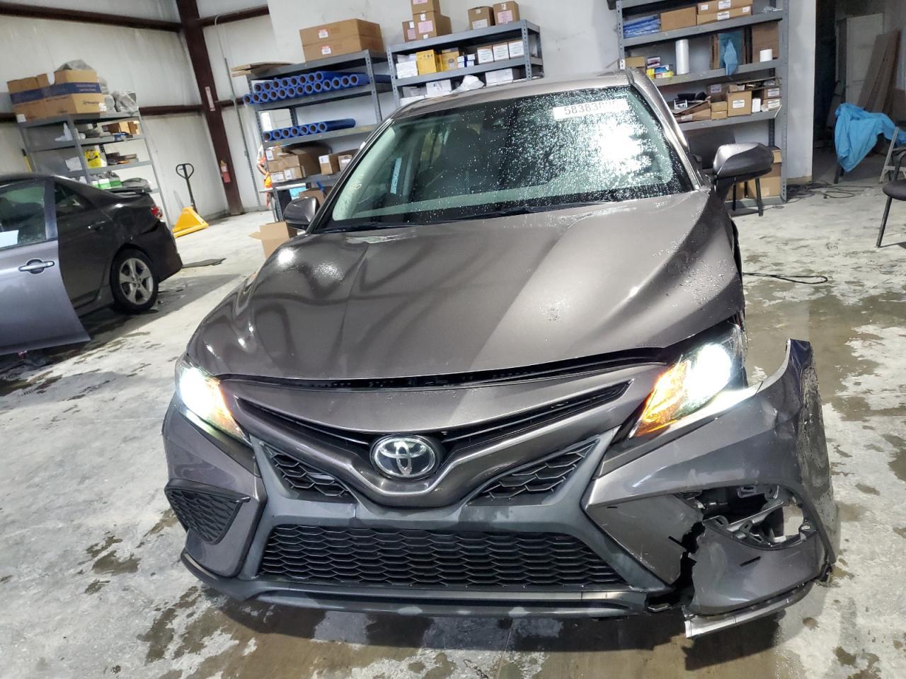 2021 Toyota Camry Se - Image 5