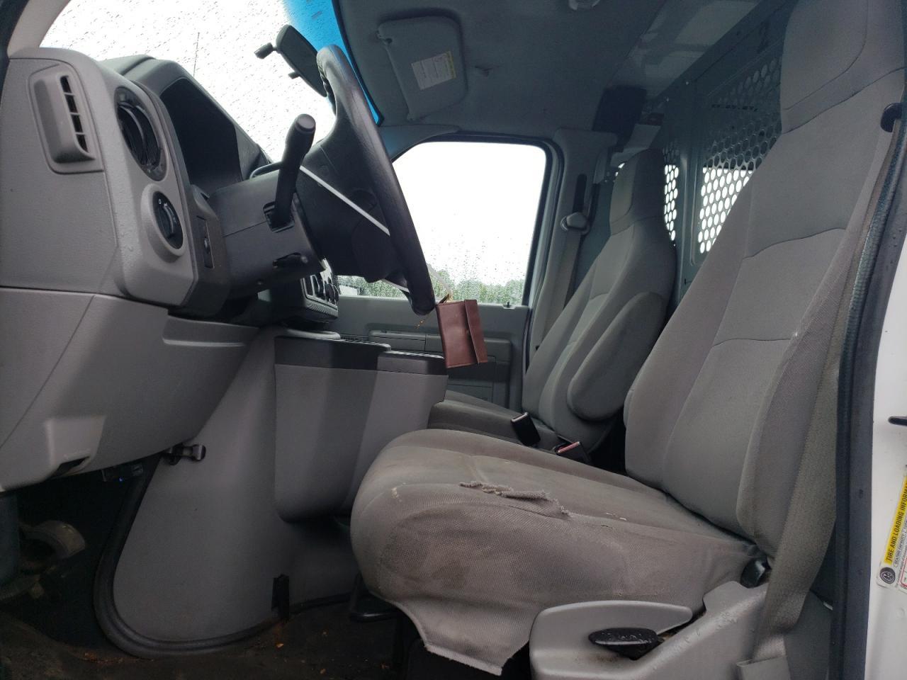 2011 Ford Econoline E250 Van - Фото 7