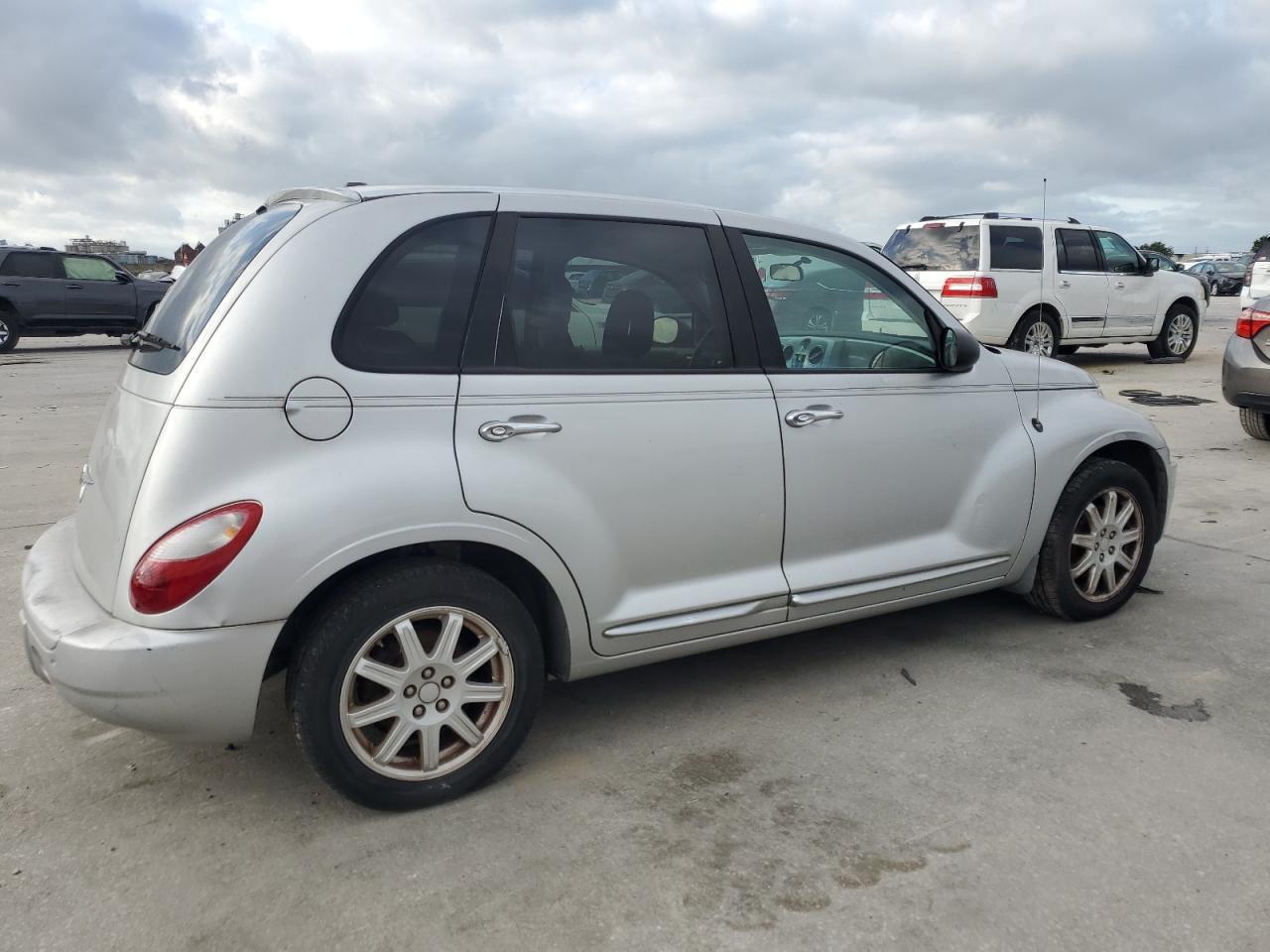 2010 Chrysler Pt Cruiser - Image 3