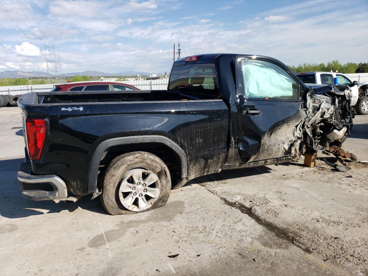 2025 GMC Sierra K1500 - Image 3