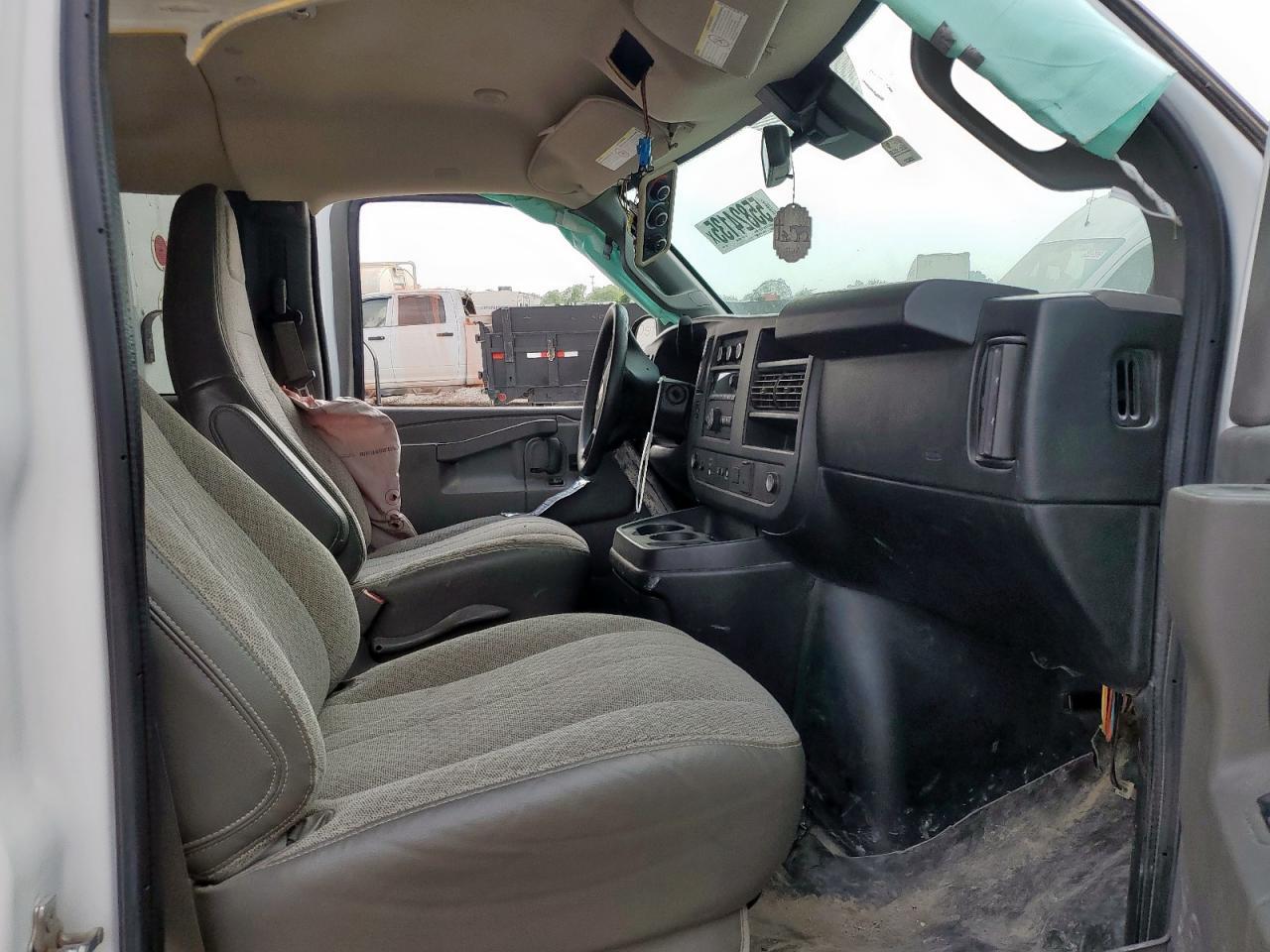 2020 Chevrolet Express G3500 Lt - Image 7