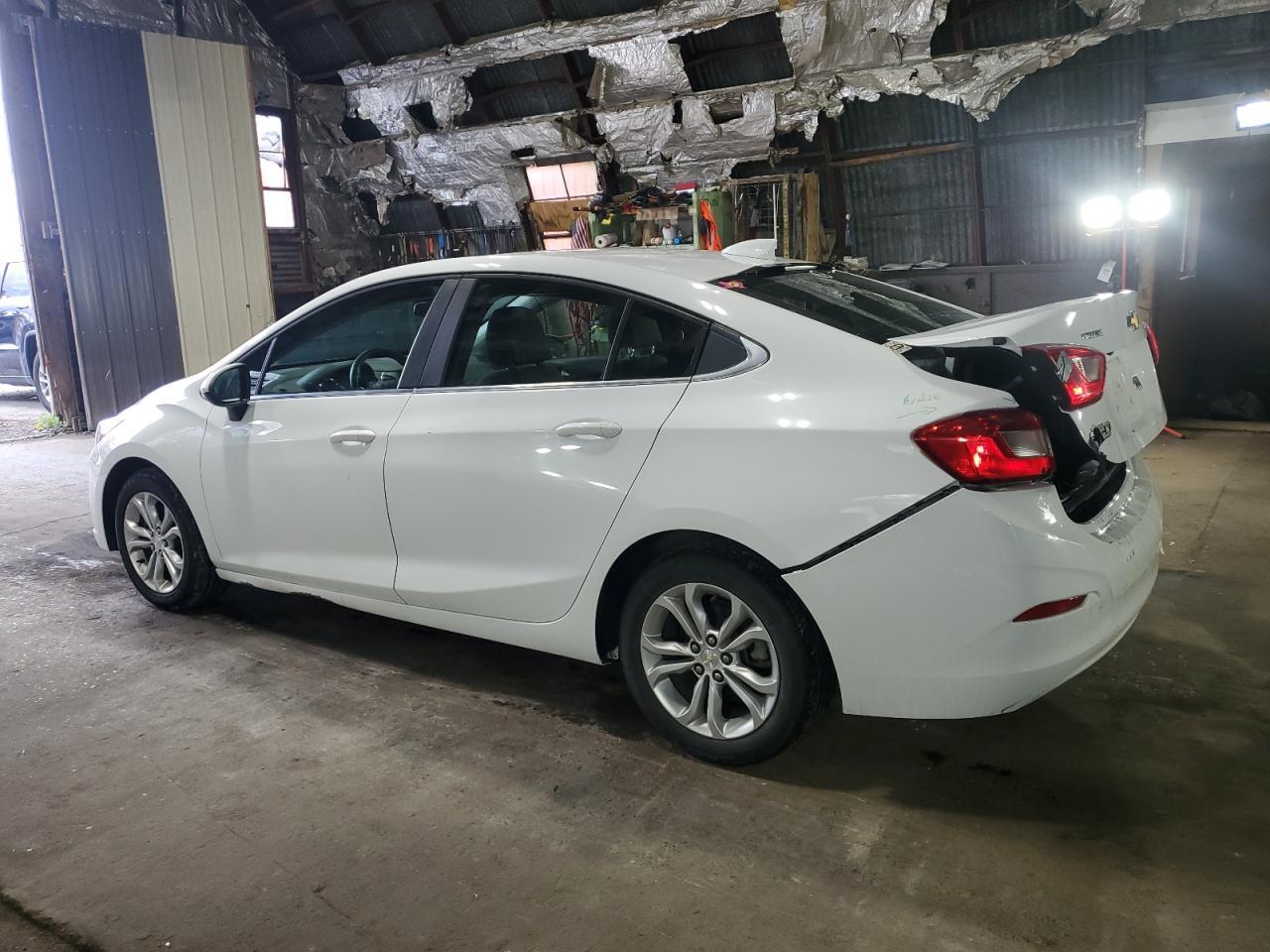 2019 Chevrolet Cruze Lt - Image 2