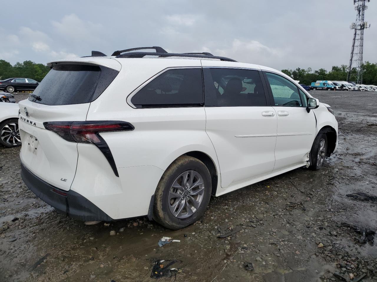 2025 Toyota Sienna Le - Фото 3