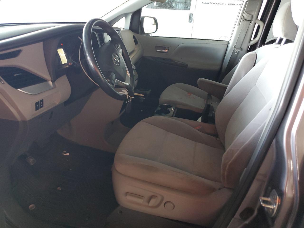 2017 Toyota Sienna Le - Фото 7