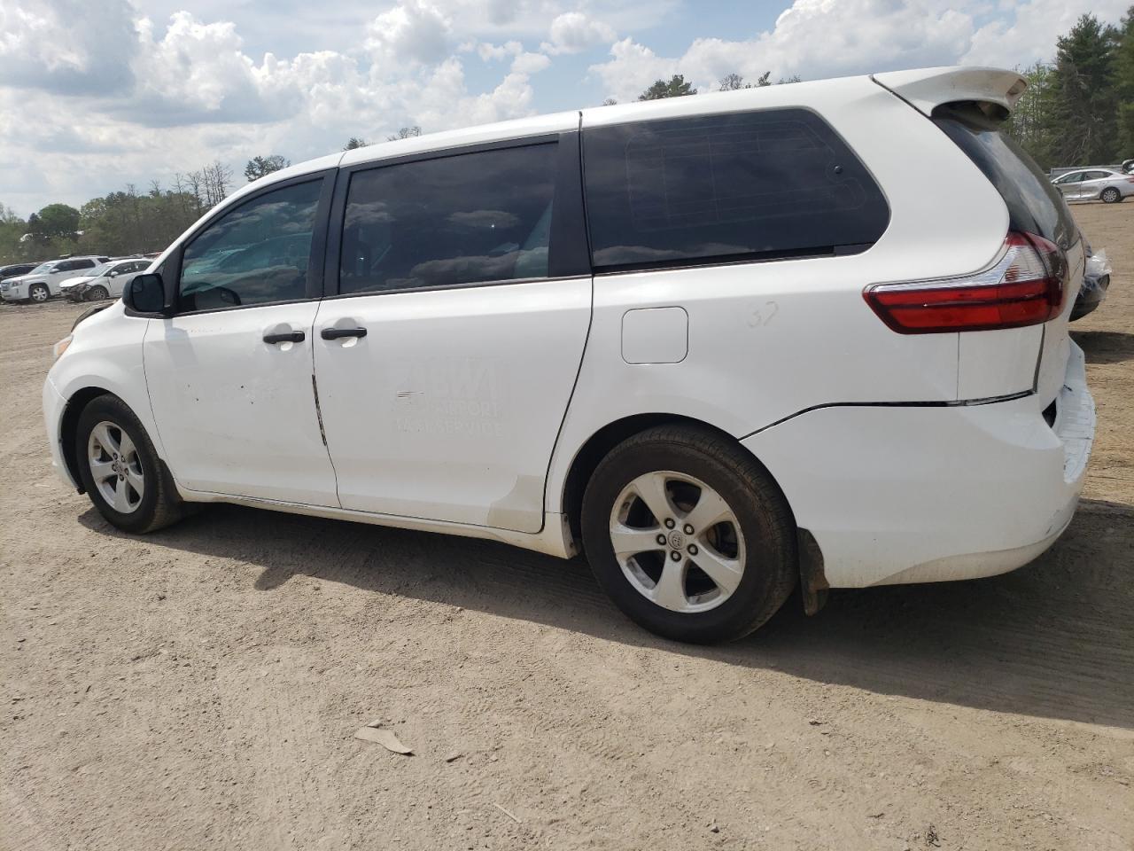 2017 Toyota Sienna - Фото 2