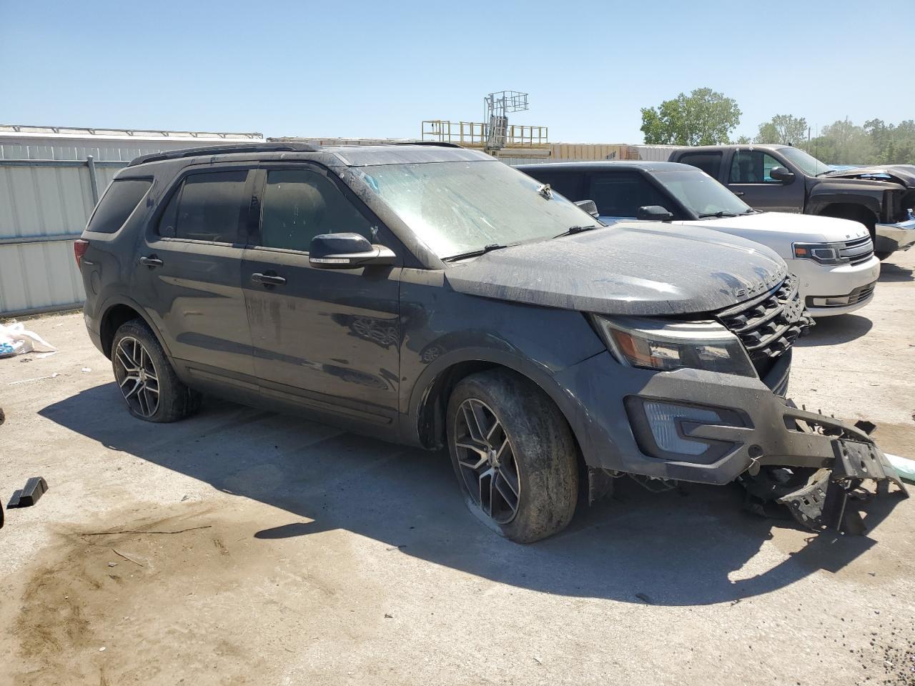 2017 Ford Explorer Sport - Image 4