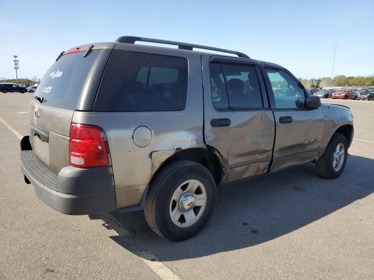 2004 Ford Explorer Xls - Image 3