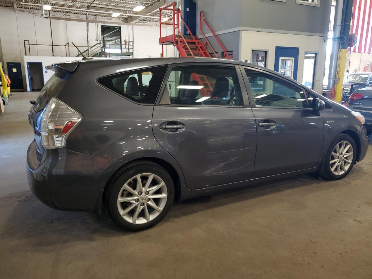 2012 Toyota Prius V - Фото 3