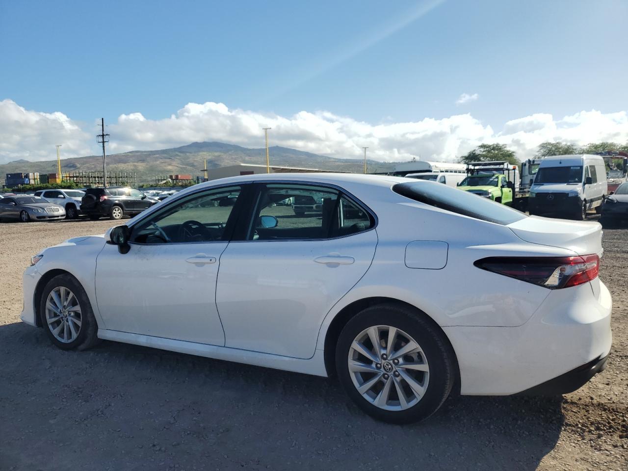 2024 Toyota Camry Le - Фото 2