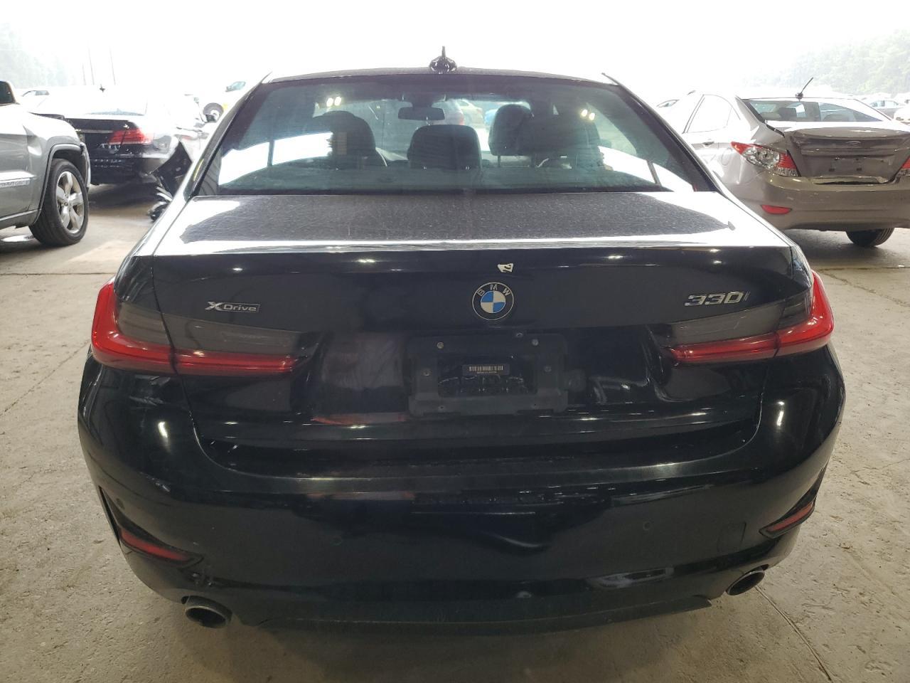 2020 BMW 330Xi - Фото 6