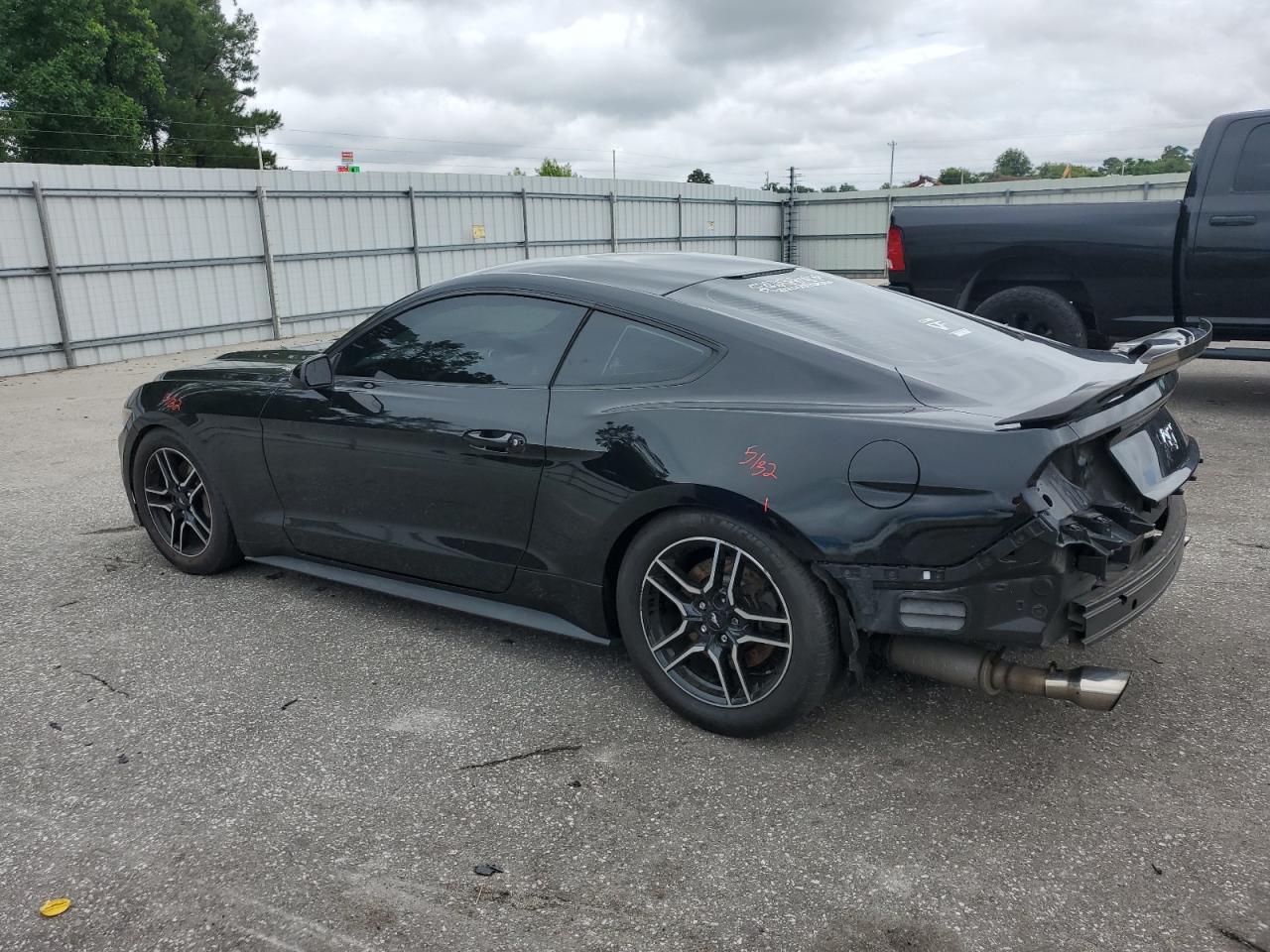 2017 Ford Mustang - Фото 2