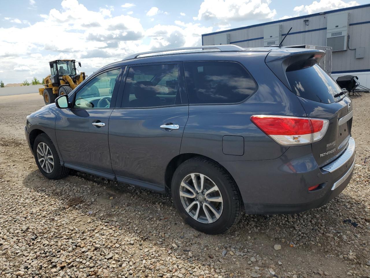 2013 Nissan Pathfinder S - Image 2