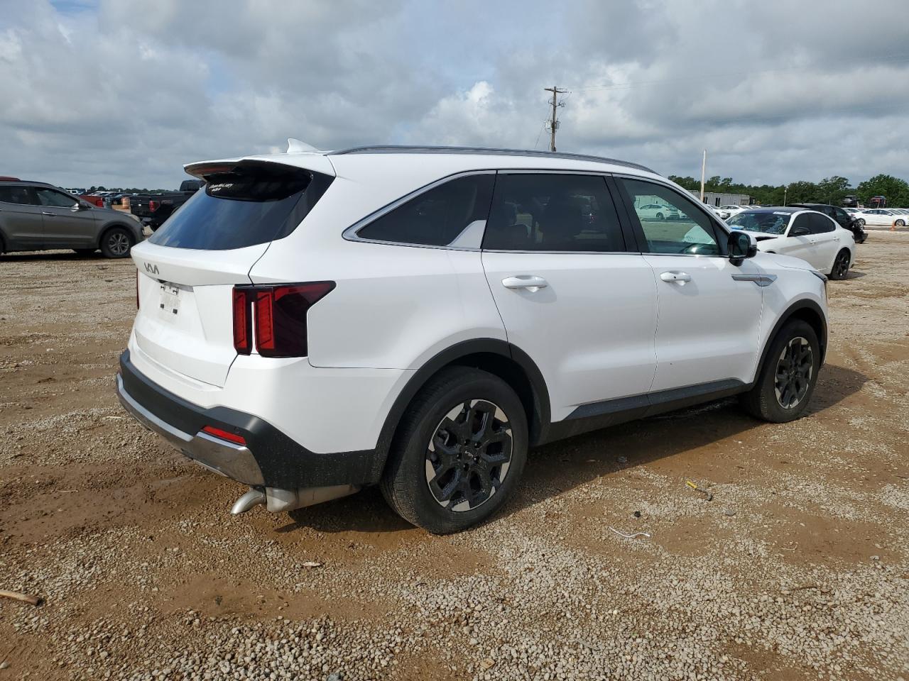 2025 Kia Sorento S - Image 3