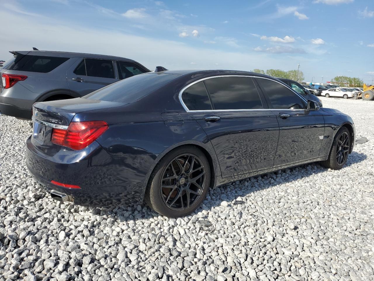 2014 BMW 750 Lxi - Фото 3