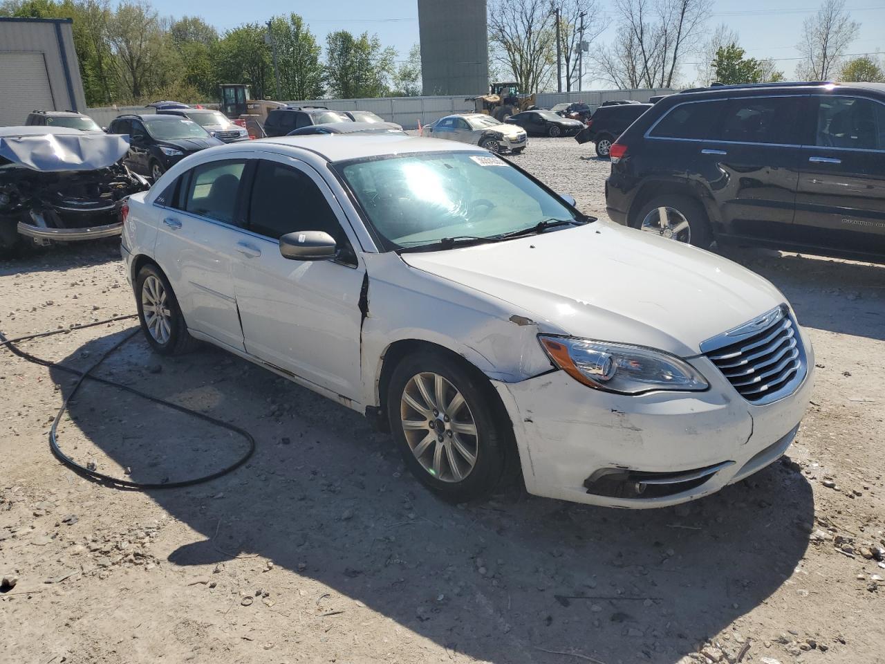 2013 Chrysler 200 Limited - Image 4