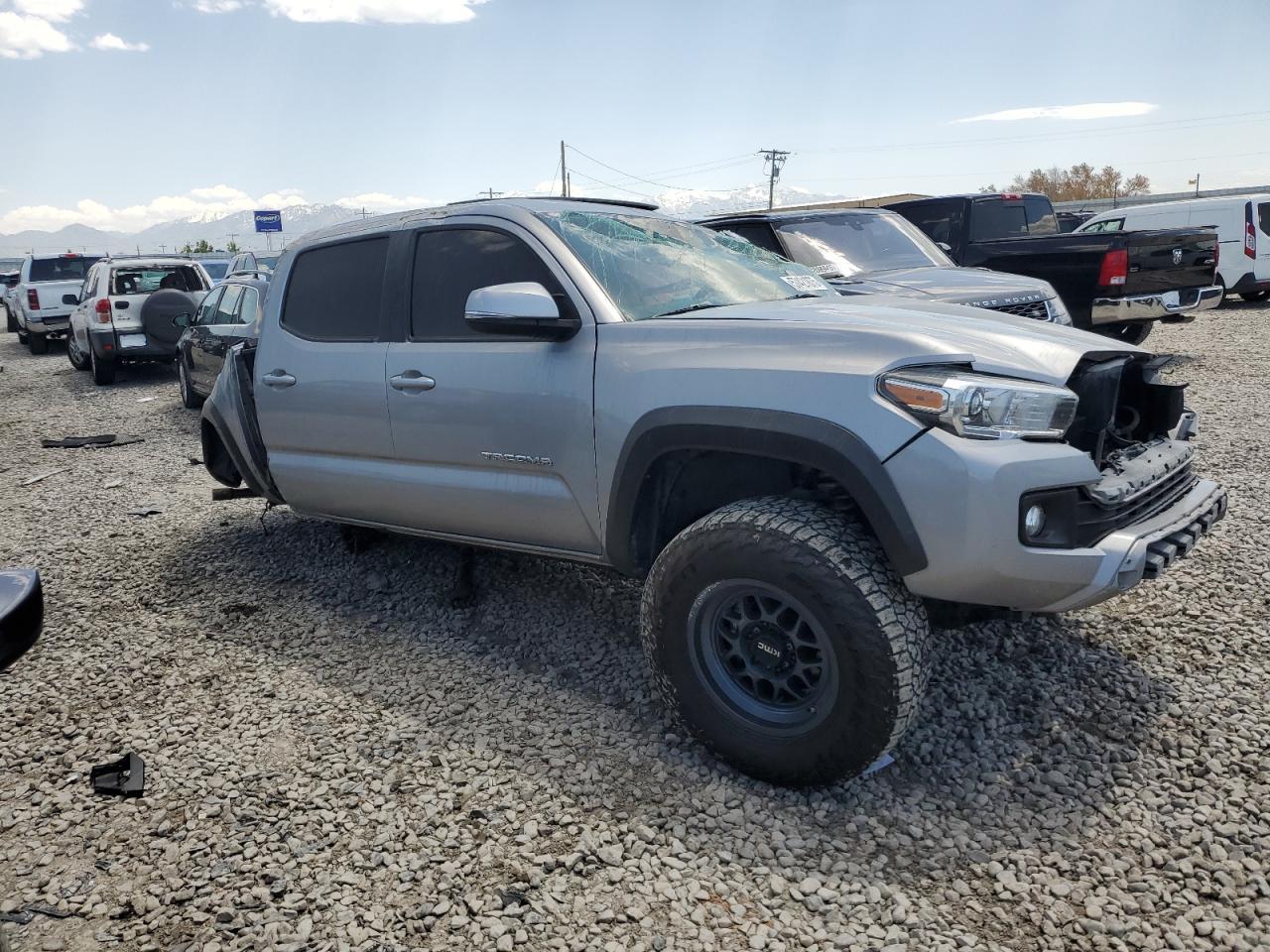 2017 Toyota Tacoma Double Cab - Image 4