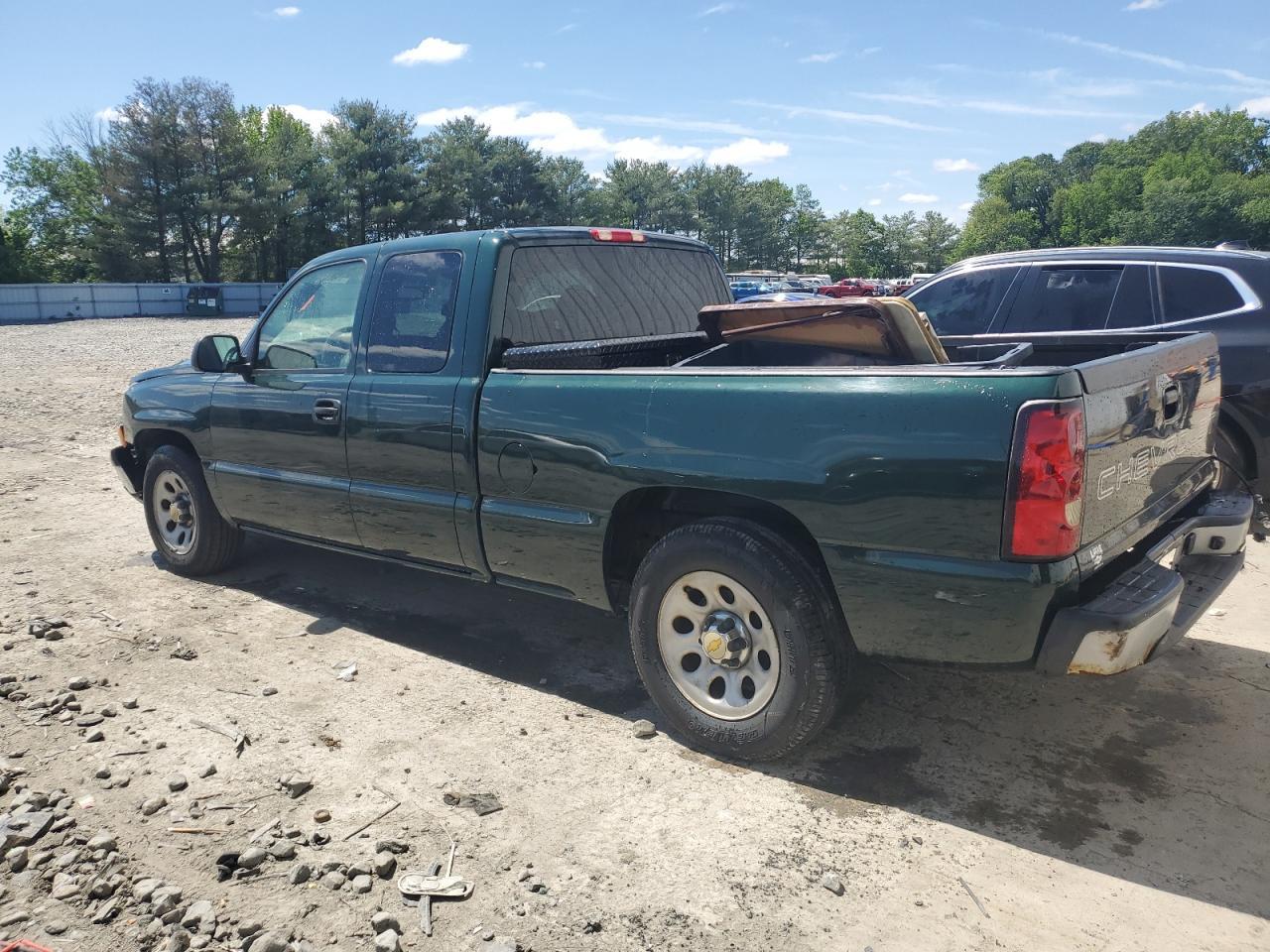 2007 Chevrolet Silverado C1500 Classic - Image 2