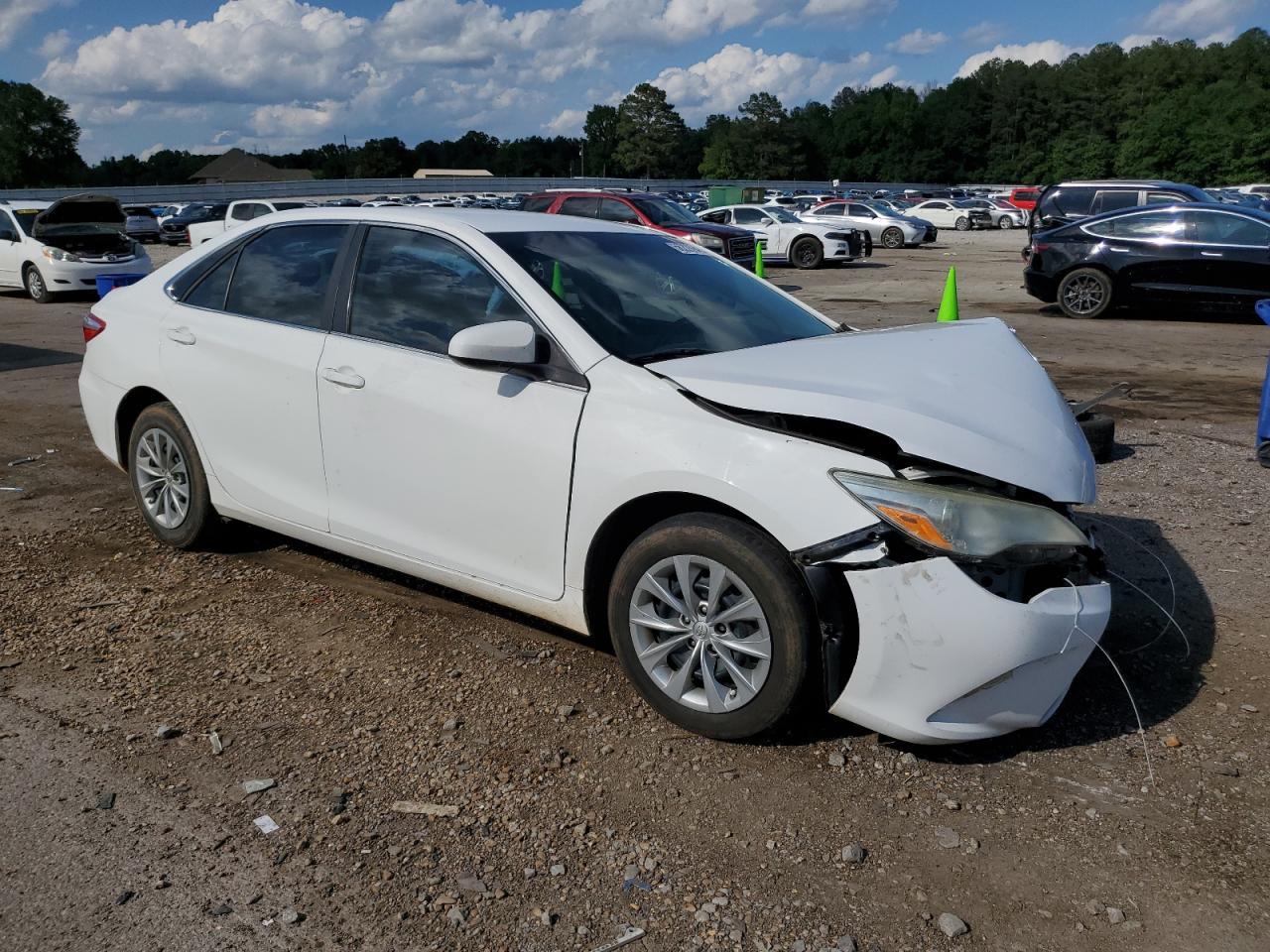 2016 Toyota Camry Le - Фото 4
