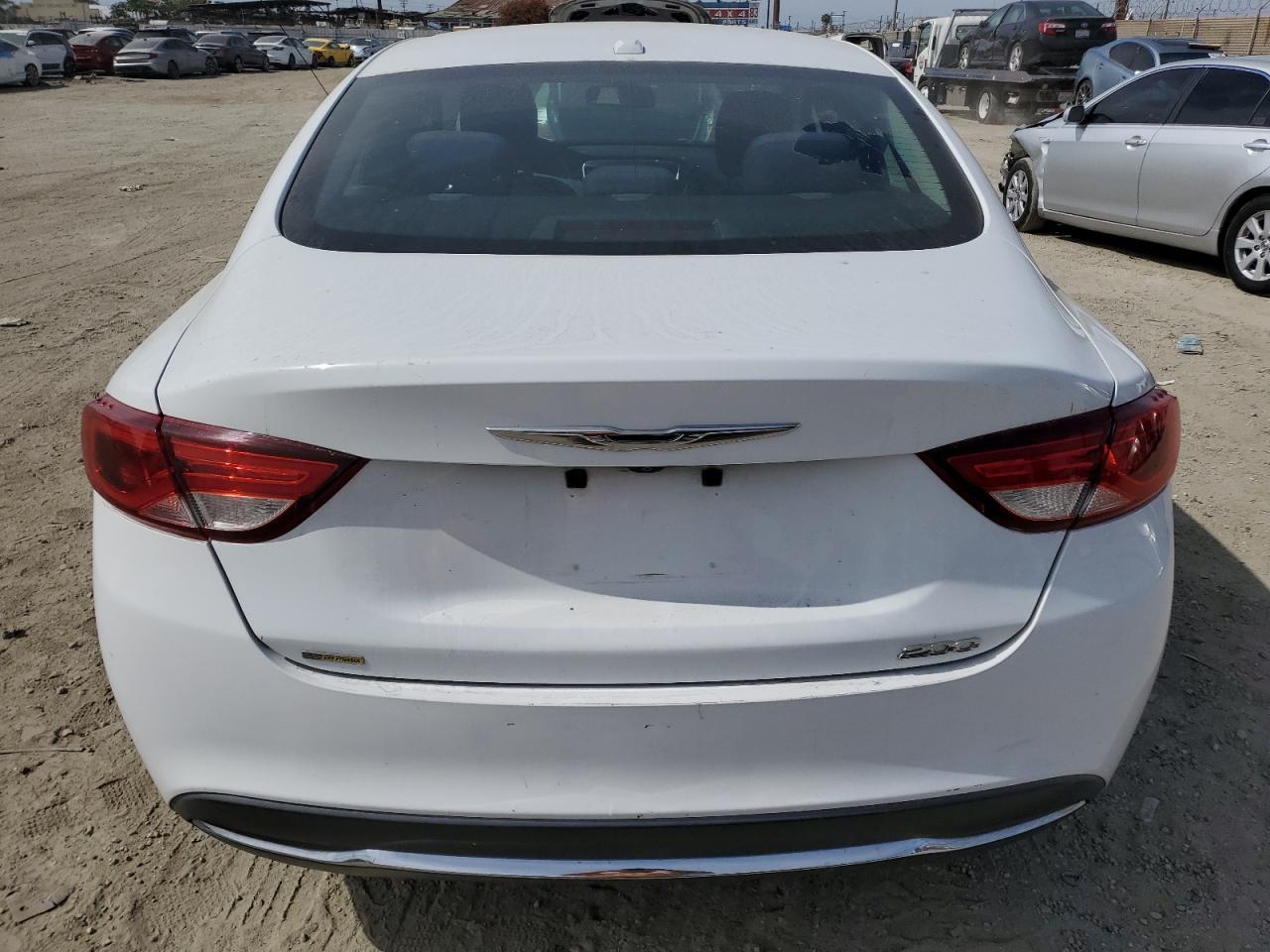 2015 Chrysler 200 Limited - Фото 6