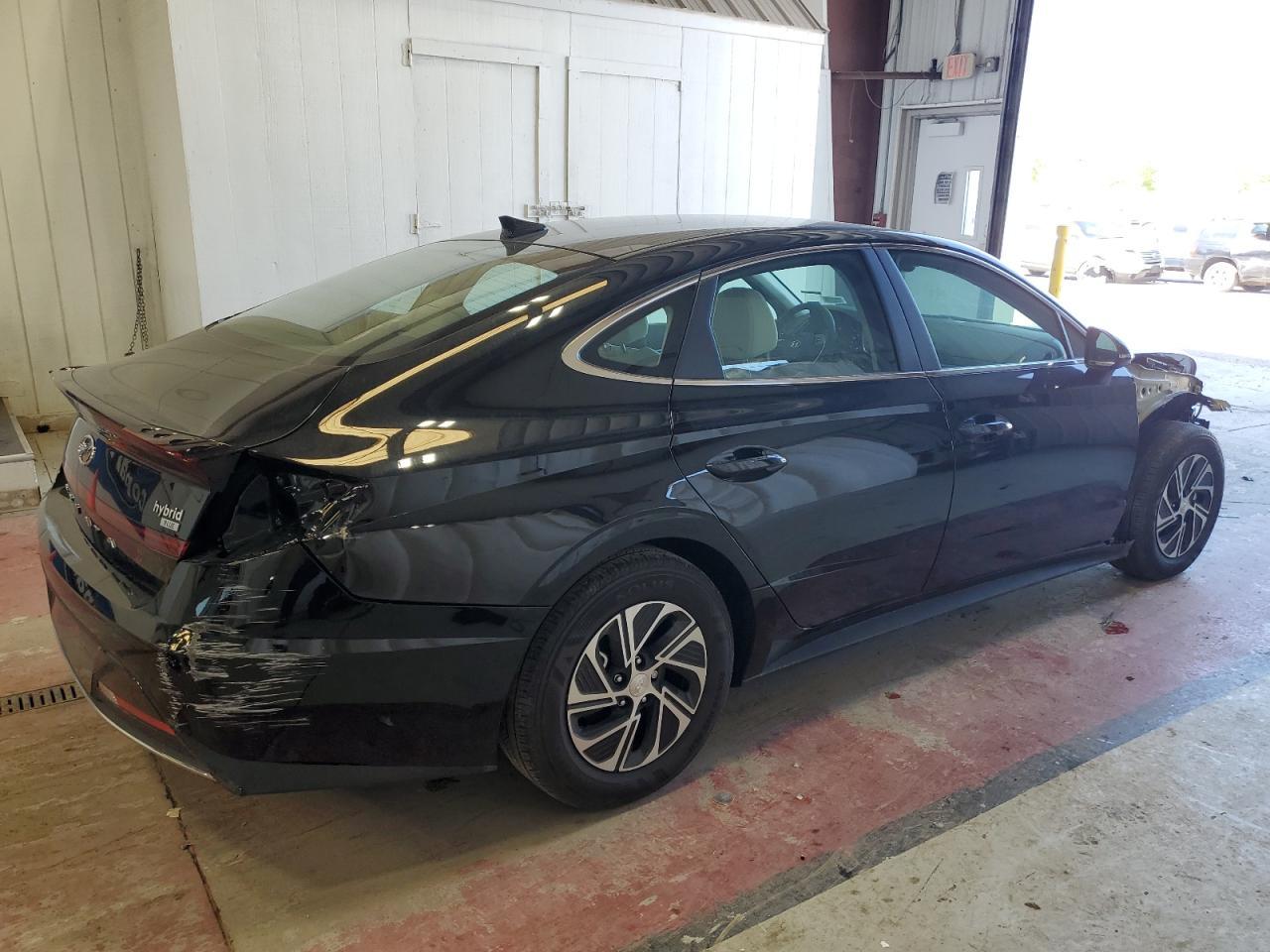 2023 Hyundai Sonata Hybrid - Image 3