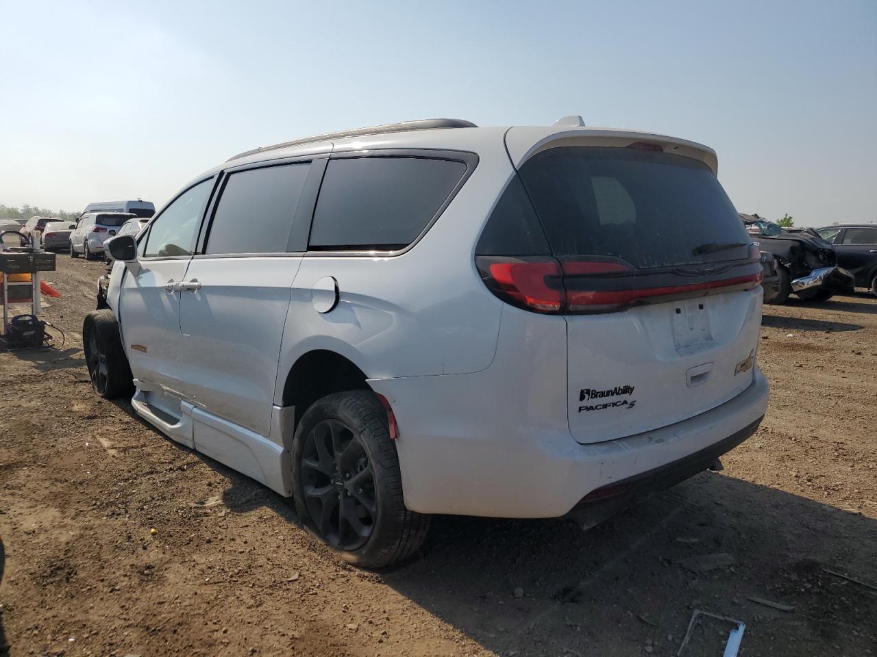 2022 Chrysler Pacifica Touring L - Фото 2