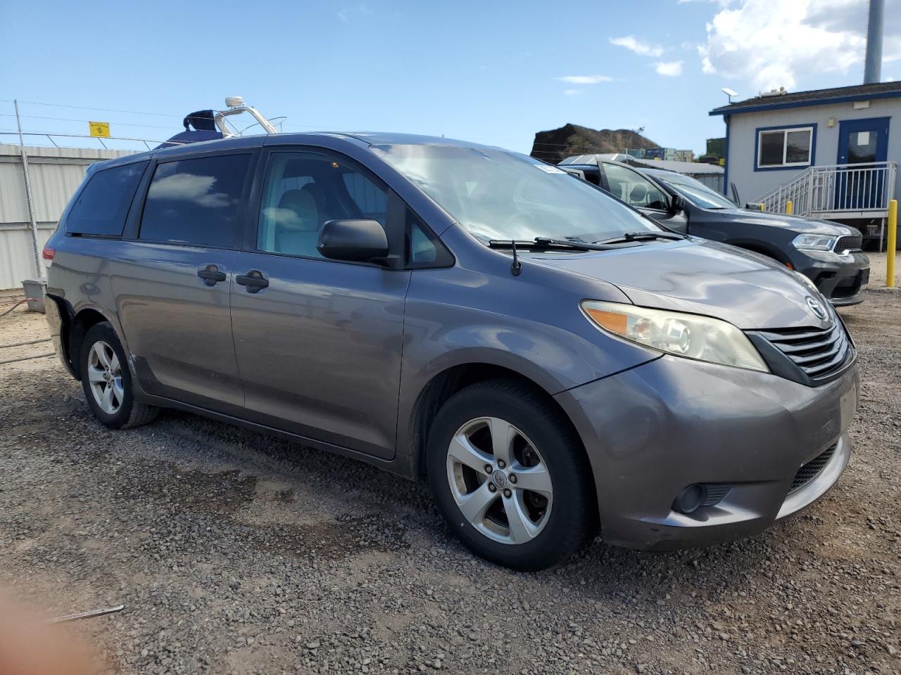 2011 Toyota Sienna Base - Фото 4